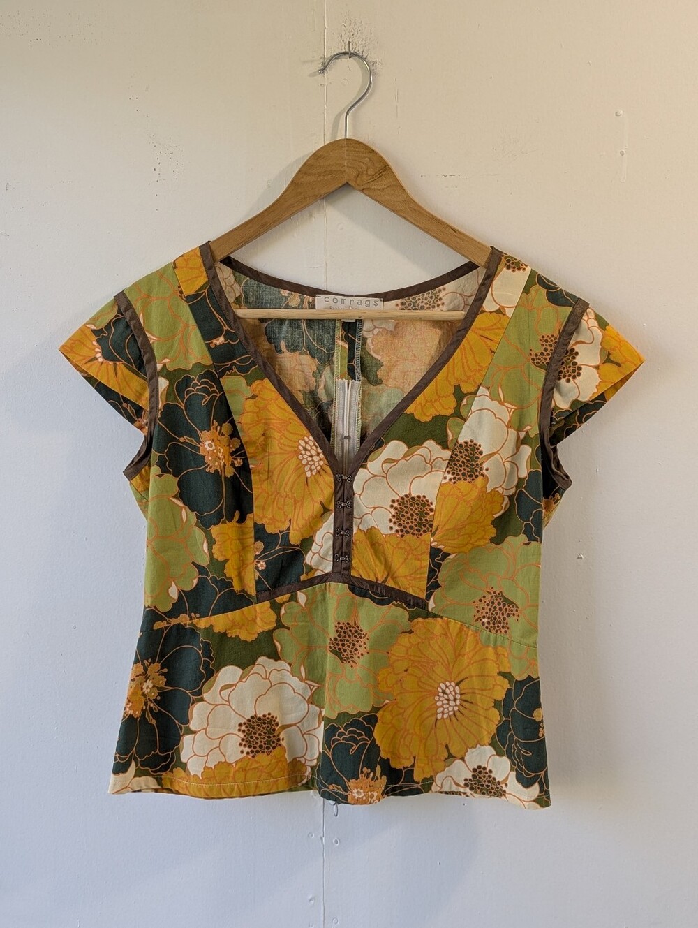 Comrags Floral V-Neck Cap Sleeve Cotton Blouse in Orange Green Black Size Medium